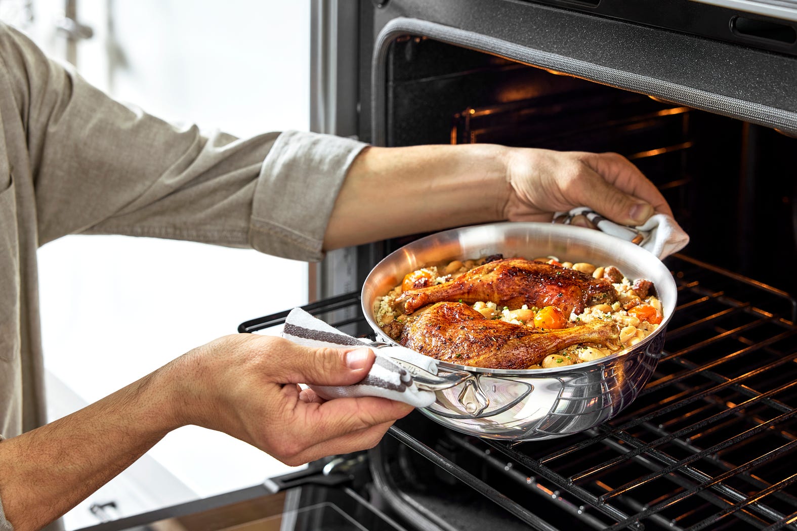 Can You Put A Metal Saucepan In The Oven