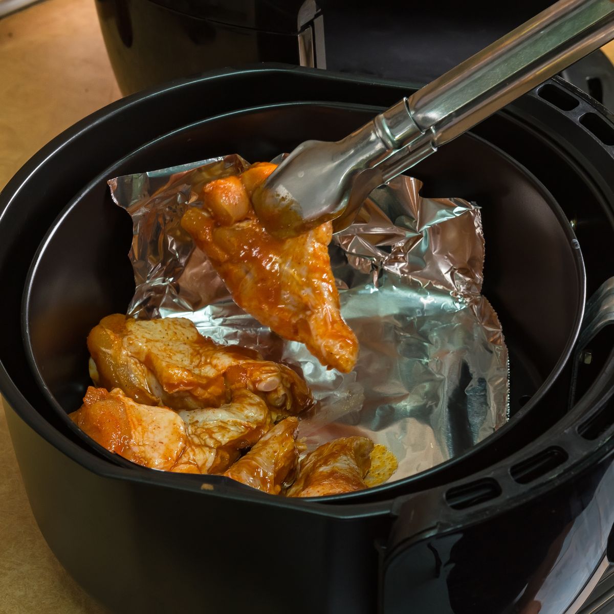 Can You Put Tinfoil In Air Fryer